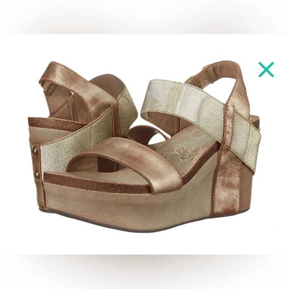 OTBT Bushnell Wedge in a metallic pewter color size 10M leather summer spring